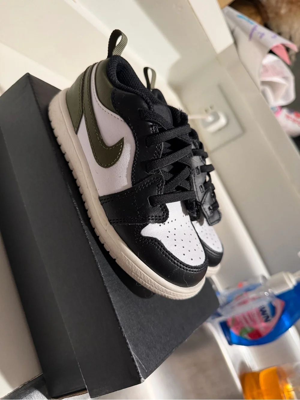 Nike Kids Black White Olive Low-Top Sneakers